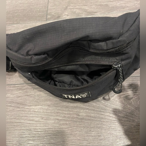 Aritizia Tna Anni waist pack - Picture 4 of 8